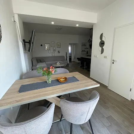 拉维塔公寓 扎达尔