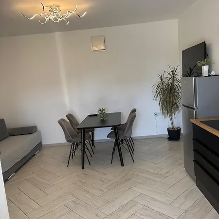 La Apartment *