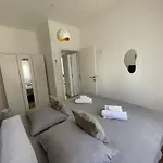 La Апартаменти *