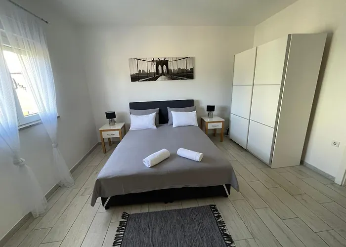 Апартаменти La *